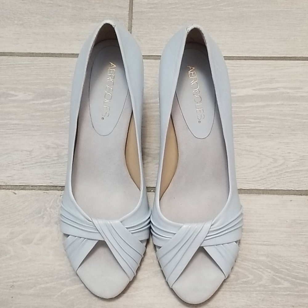 Aerosoles pastel blue leather peep toe pumps